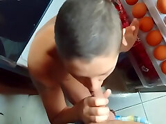 padrastro en indian hd suhagrat atrapado engañando! hijastra traviesa escondida en la nevera y seducida