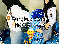 Invite high school students to my boarding house