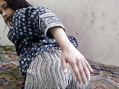 chica de pueblo ko paise dekar jabar dasti pela