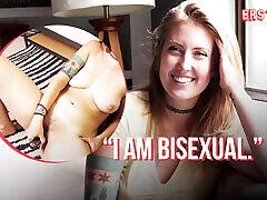 Ersties - Gender Fluid Electra Grabs Her Favorite Toy & Plays With Her Wet Pussy