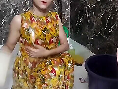 College girl ka bathroom MMS video bna liya