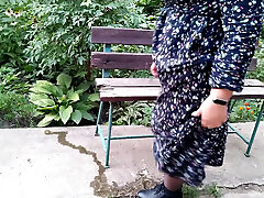 la tâche du gendre est de faire mouiller les collants de la belle-mère