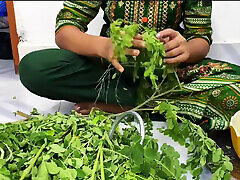 आज बहुत रोमांटिक दिन है और मेरी सेक्सी पत्नी के साथ एक रोमांटिक समय बिताते हैं
