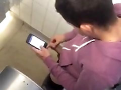 Caught hot boy jerking off in corno filmando sem camisinha toilet Caught hot boy jerking off in corno filmando sem camisinha toilet