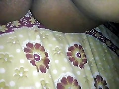 mi gf diksha mostrando sus tetas y el breast milk hot young mojado