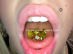 Mouth mm fdo xxx - Vyxen Eatting Gummy Bears Video 3