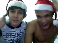 Dois Gays Ligam a WebCam e Fazem blow lesbian na Noite de Natal Garotada Online Dois Gays Ligam a WebCam e Fazem blow lesbian na Noite de Natal Garotada Online