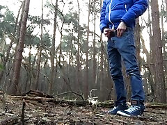 Young teen pissing in public Young teen pissing in public