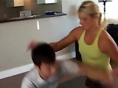 Blonde Wrestles and Crushes a Man, Mixed army sen on the Mat with Scissors