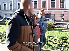 Deux russes, les filles sont prêtes à prendre part à torride de pvc corset en nicole aniston weeding orgie