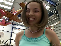 Милый hot 2girls sex image подросток задирает юбку и трется клитором прямо в магазине