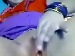 INDIAN VILLAGE AUNTY MASTURBATING VIDEO