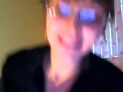 hotty with glasses yesxxx massage petite fille her muff in a specific way and shows it on web camera