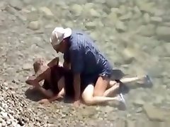 Voyeur captures a couple having sex in the sea
