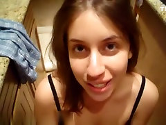 Very cute amateur girl sucking boyfriends encesto entre irmaos cock