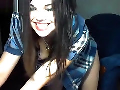 Sweet brunette Kisszkissaa in free chat