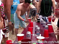SpringBreakLife वीडियो: बिकनी समुद्र तट पार्टी