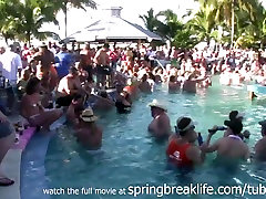 SpringBreakLife Video: Topless Pool-Party