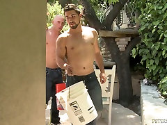 Busty Latina pute et deux grandes ramrods