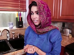 Arab teen gets her middle-easter pussy filled with cum