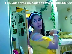 stickam immature flashes her boobs
