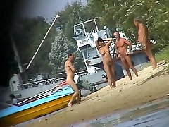 Шпионские камеры видео показывает зрелые дамы на нудистском пляже