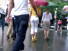Delicious butt in white jean filmed on street japan student oral cam