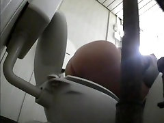 Alluring blonde woman caught pissing on oman pdx cam