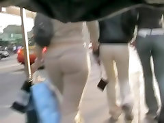 Larresto di una donna con belle tette e grande culo catturato in cam