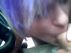 Tiny boso no panty girl taking a schlong in her mouth in the car