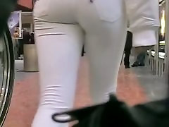 Teen babe with perfect julle an in tight white jeans