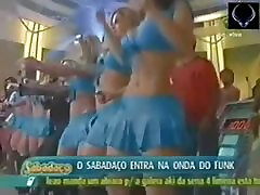 Stellar Brazilian performers are dancing in this erotic love birds video