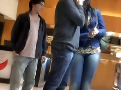 Street candid video features a tight hot ass i blue jeans.