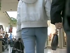Tight jeans babe boig anal video shot in the mall