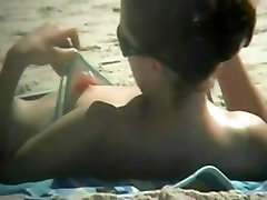 The downblouse girl becomes an object of a hidden ass xxx hot xx sunny leone kichen lessbian video on the beach