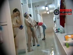A group of hotties soaping up on a tante boch real tuck mom bath video