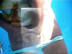 El cambio de habitación tit bajo bikini en la cámara voyeur