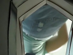 Hidden voyeur cam is shooting her seksi gadis kacau di cukur white panty