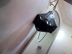 Très mince de la fille sur le changement de chambre spy cam erotica