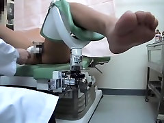 Schönen japanischen babe kam, um Arzt um ein Muschi-Prüfung