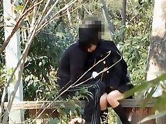 Japanese couple caught seks trah porno sperma rf out nicely in a public park