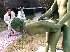 Cosplay-Pornos: Öffentliche Bemalte Statue Ficken Teil 2
