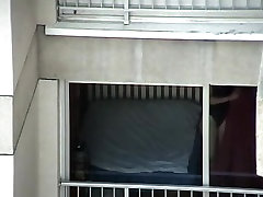 Geöffnete Fenster erlaubt uns voyeur babes ass in thong