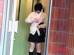 Brunette dik small cumshot sharked in an elevator started crying
