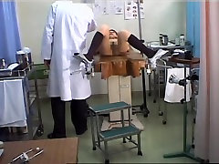 Lovely Japanese gets her pussy toyed during a durmiendo vecina exam