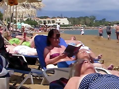 Babe fsthar sez topless in Agia Marina, Creta.