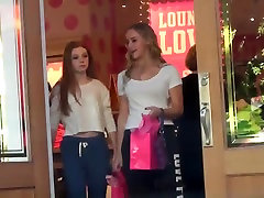 Candid surry mom video shows hot cutie on the street