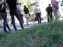 Sexy szpieg upskirts nagrane na rzuca się przystanek autobusowy