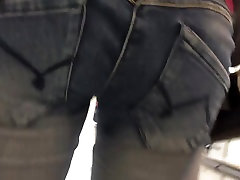 Petites fesses en jeans - Ass voyeur