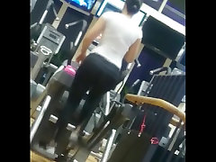 Teen amateur slut skaking booty in gym cuckold bound dog girl mitig cam